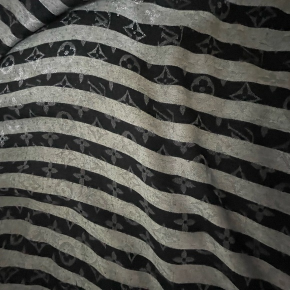 Louis Vuitton Monogram Striped Wrap/Shawl Scarf. - Picture 10 of 15